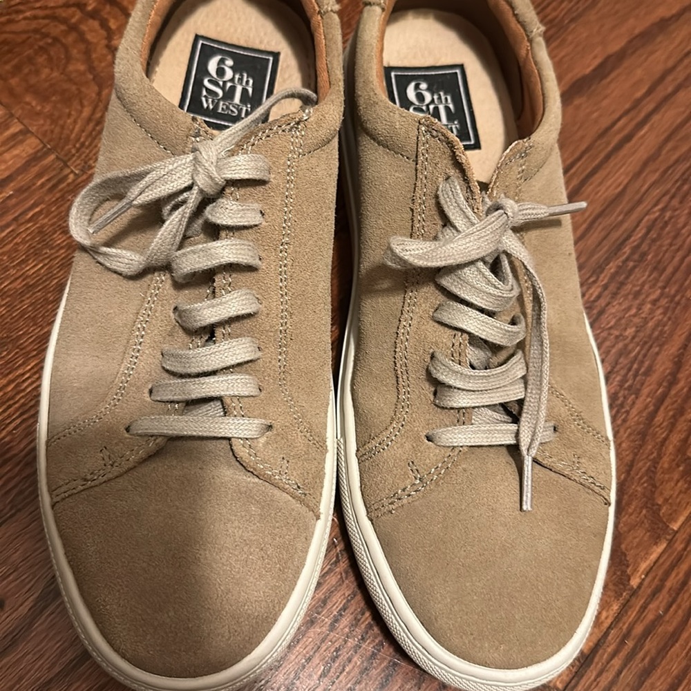 Tan Sneakers excellent condition worn few times
